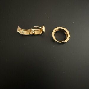 Ring Concierge 14k Gold wide Fluted Hoop Earrings.